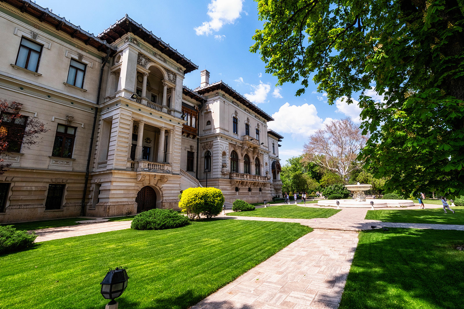 Alte Atractii din Bucuresti - Palatul Cotroceni 02