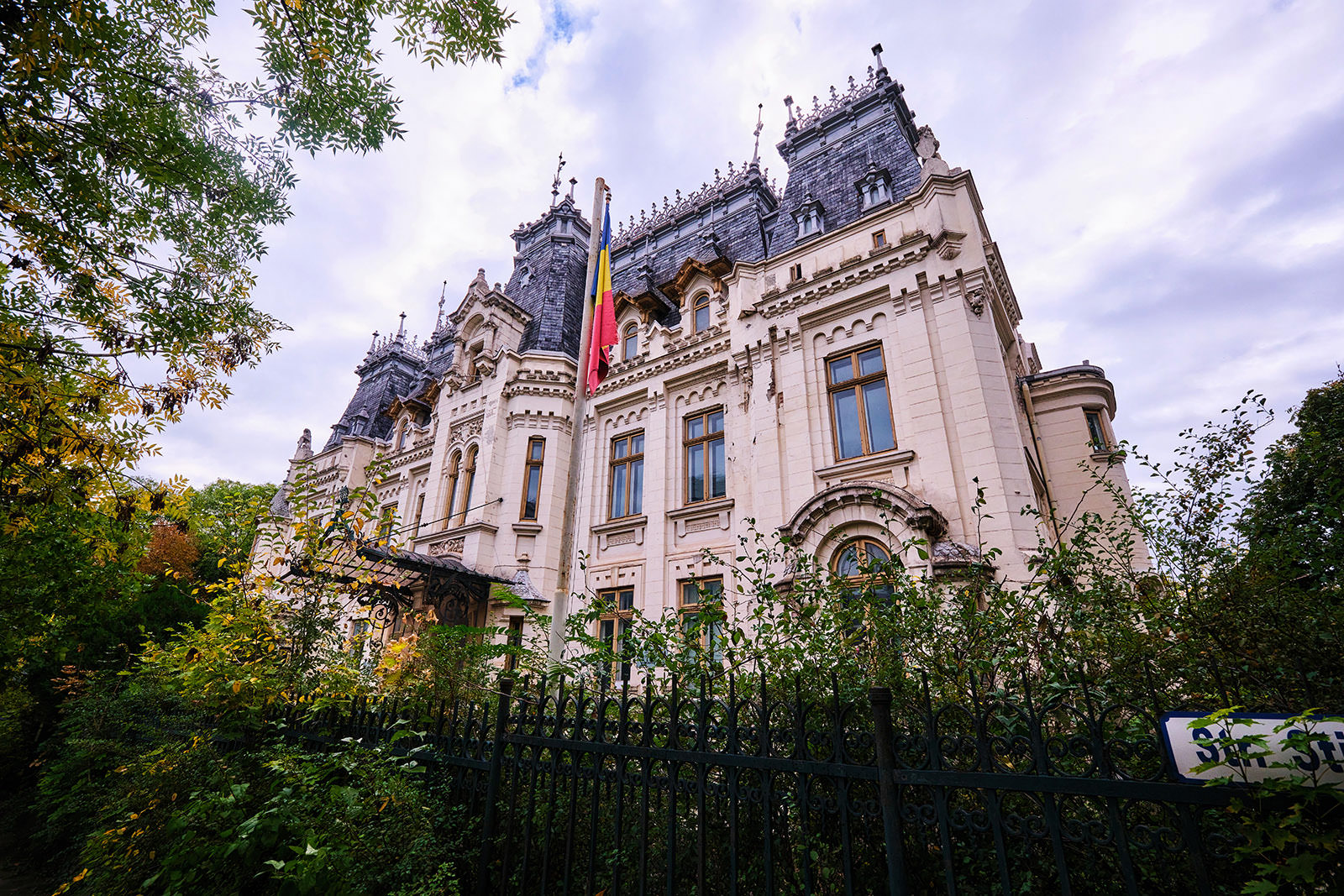 Alte Atractii din Bucuresti - Palatul Kretzulescu