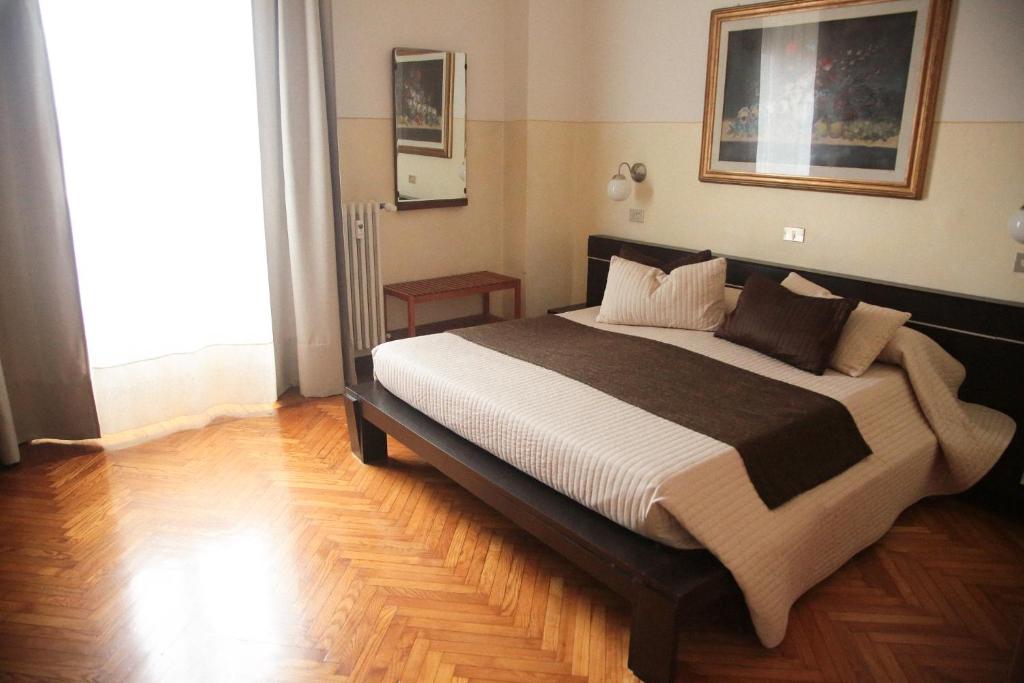 Bologna Ghid Turistic - 2 Zile in Bologna - Recomandari Cazare Bologna - Albergo Garisenda