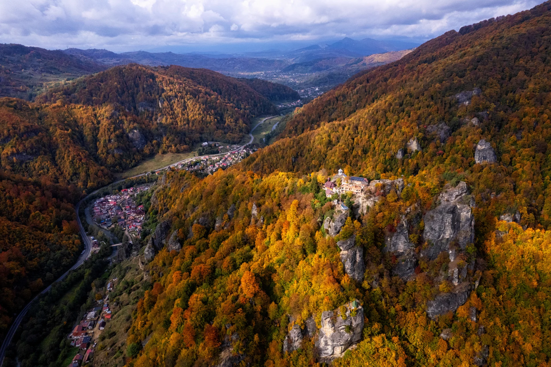 Câmpulung și Ținutul Muscelului - 100 Destinații din România 01