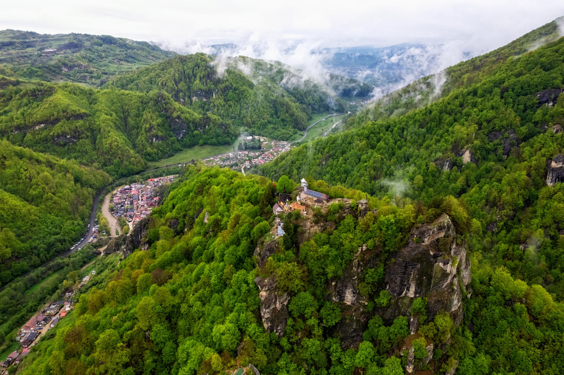 Câmpulung și Ținutul Muscelului - 100 Destinații din România 04 - Mănăstirea Cetățuia Negru Vodă
