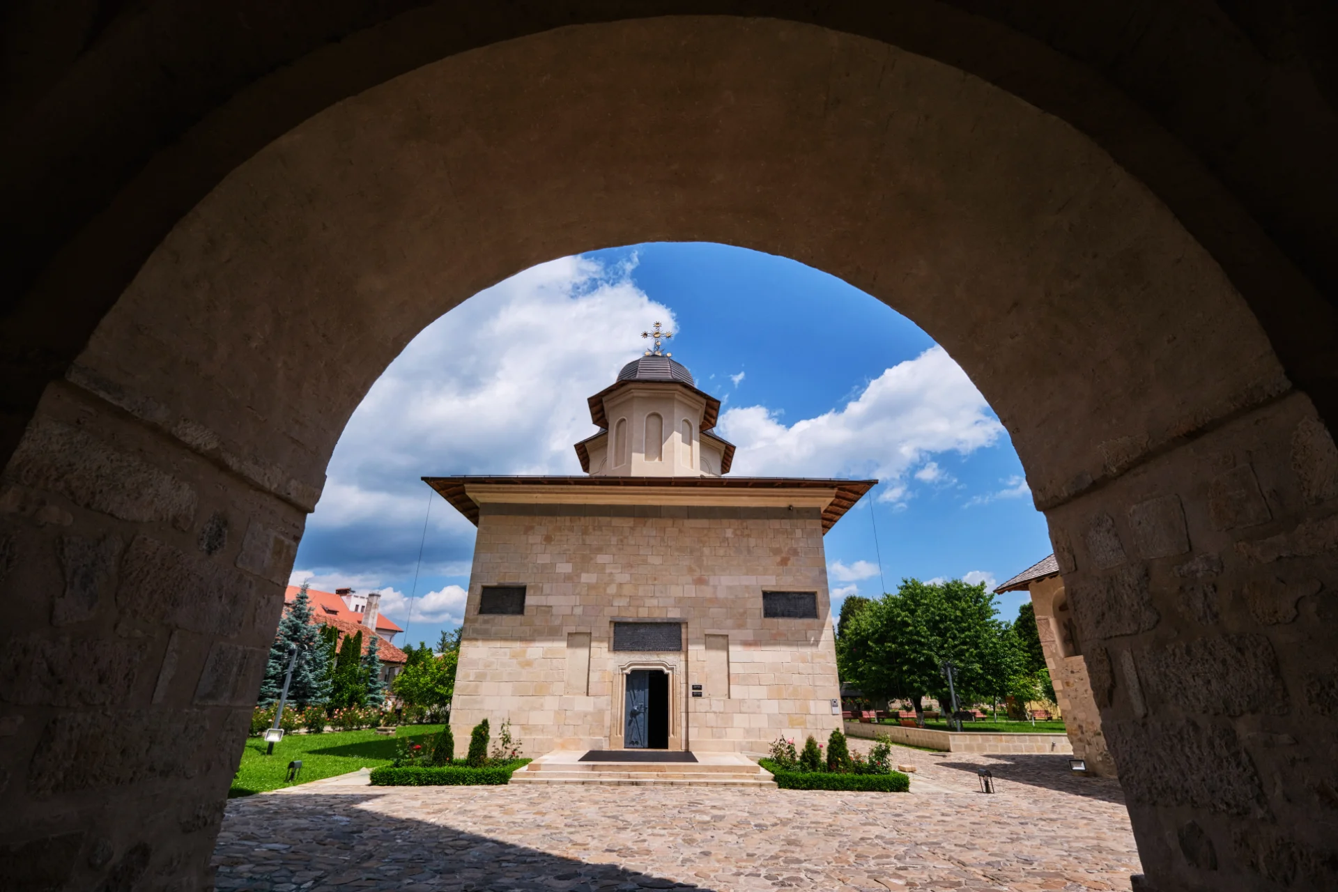 Câmpulung și Ținutul Muscelului - 100 Destinații din România 16 - Mănăstirea Negru Vodă Câmpulung