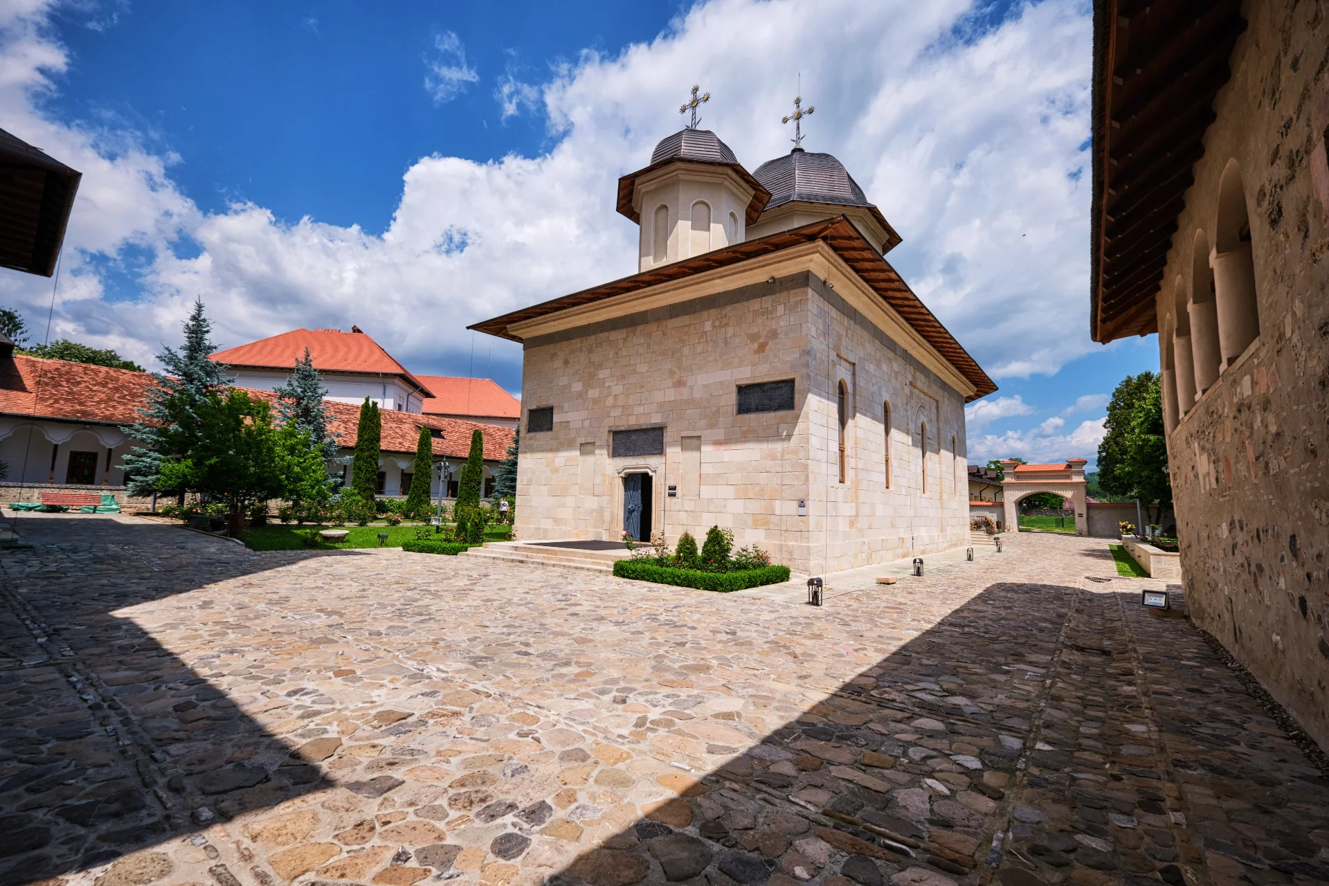 Câmpulung și Ținutul Muscelului - 100 Destinații din România 17 - Mănăstirea Negru Vodă Câmpulung