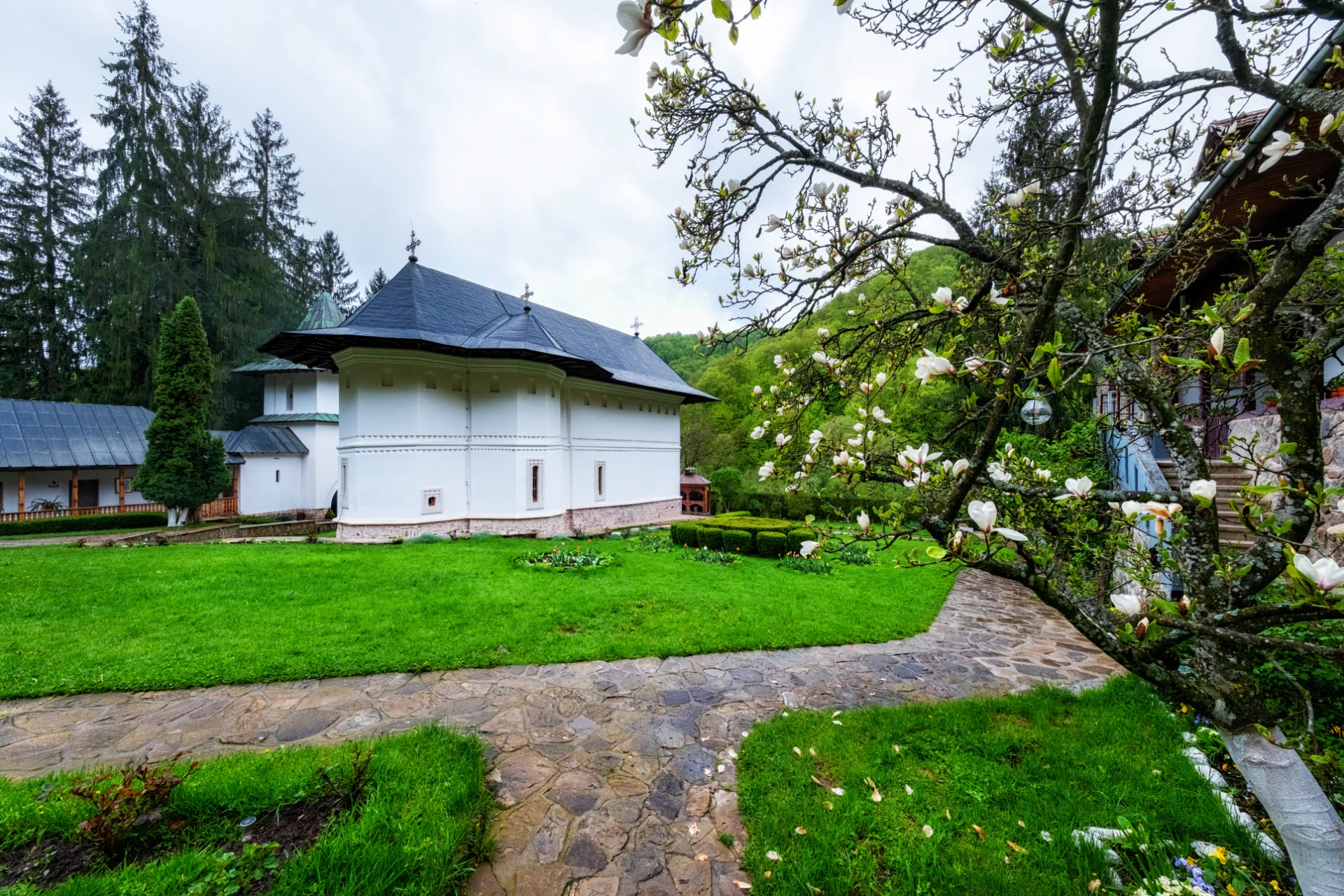 Câmpulung și Ținutul Muscelului - 100 Destinații din România 46 - Mănăstirea Robaia