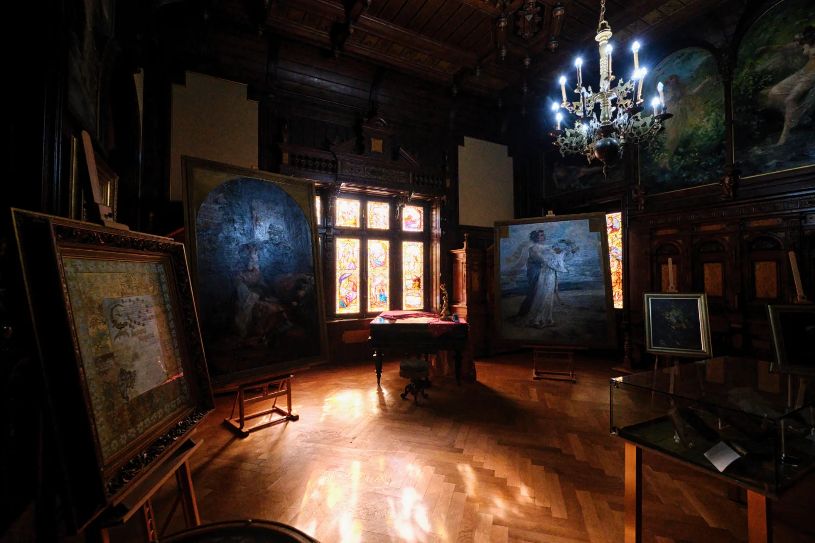 Peleș Castle in Sinaia - Music Hall - 100 Travel Destinations of Romania