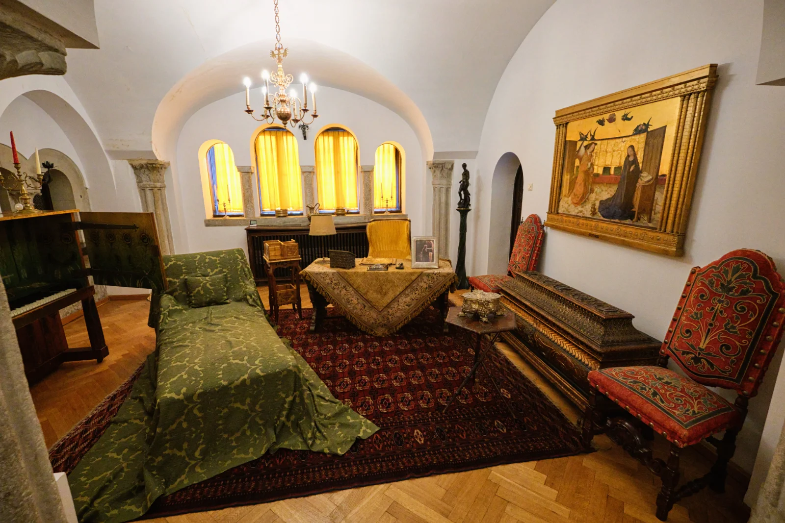 Pelișor Castle - Queen's Apartment - 100 Travel Destinations of Romania