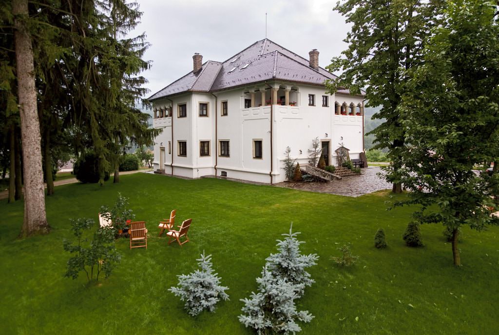 Cazare Unica in Romania - Conacul lui Maldar Valcea 1