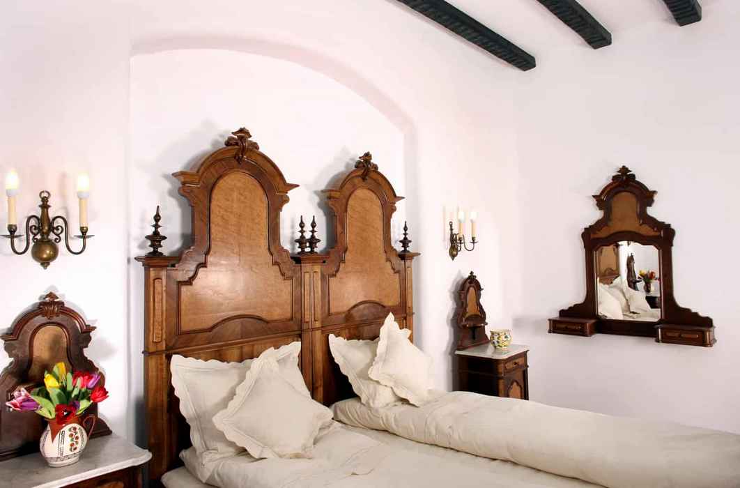 Cazare Unica in Romania - Conacul lui Maldar Valcea 2