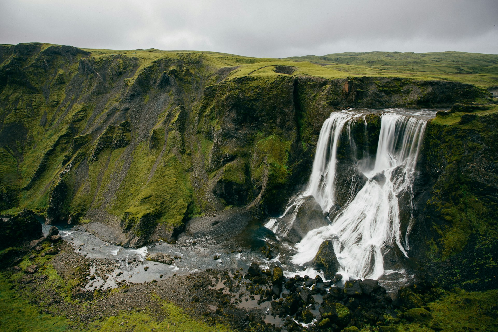 Cele mai frumoase cascade din Islanda - Fagrifoss