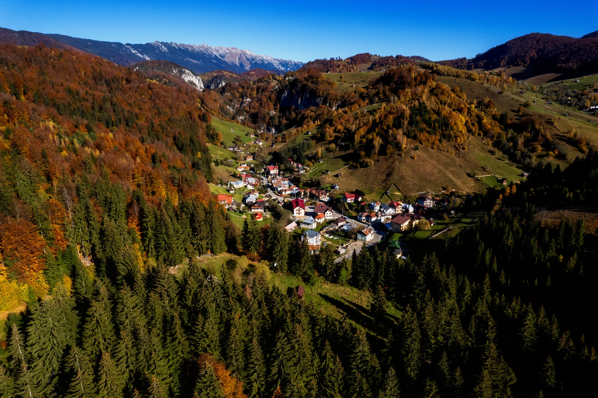 Culoarul Rucăr - Bran - 100 Destinatii din Romania - 38 - Satul Dâmbovicioara