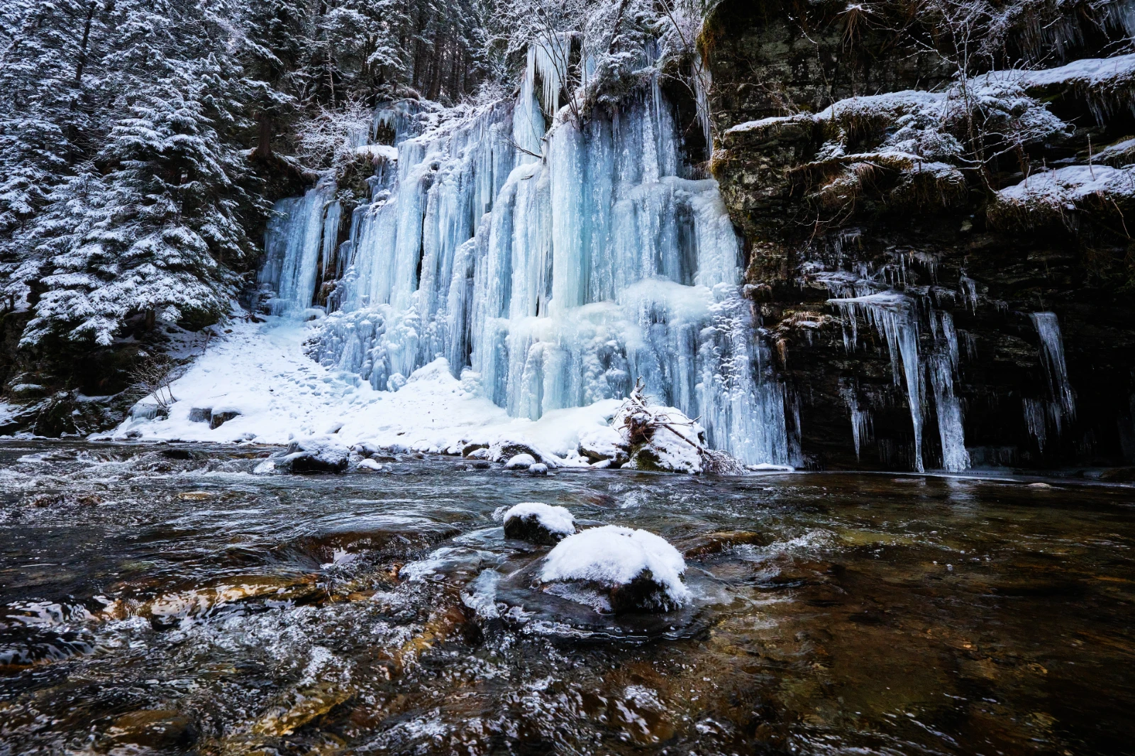 Drumul pe Valea Jietului si Valea Lotrului DN7A - Cheile Jietului 3