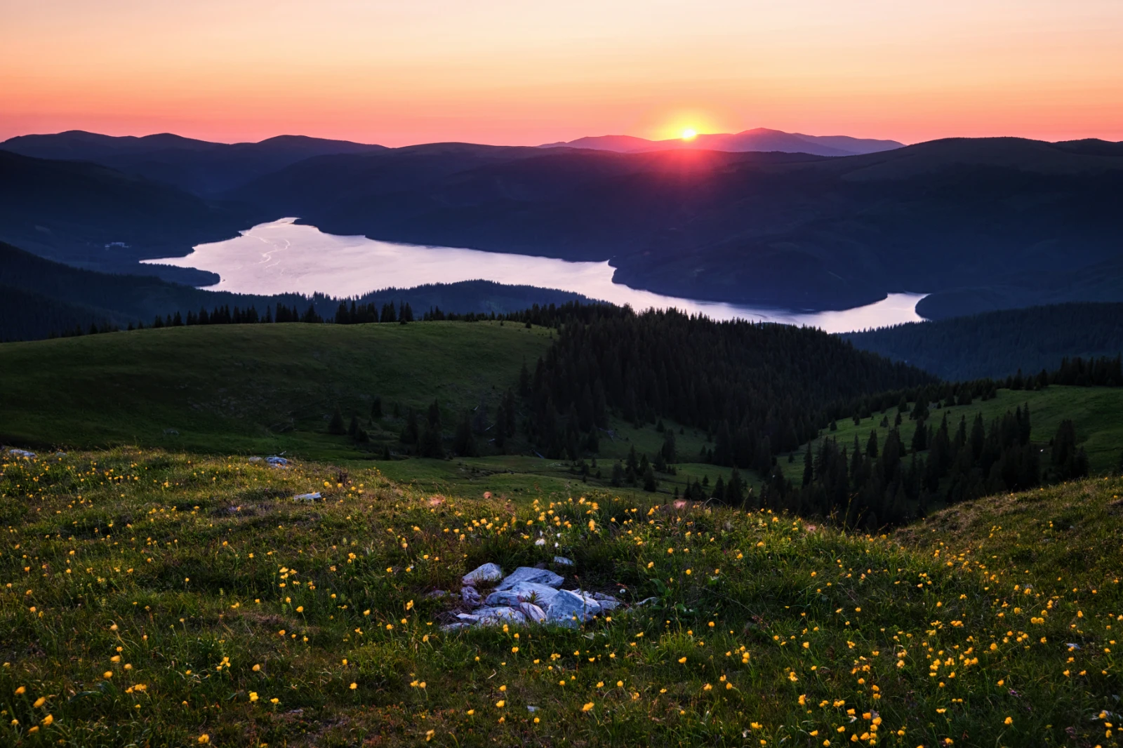 Drumul pe Valea Jietului si Valea Lotrului DN7A - Lacul Vidra 1