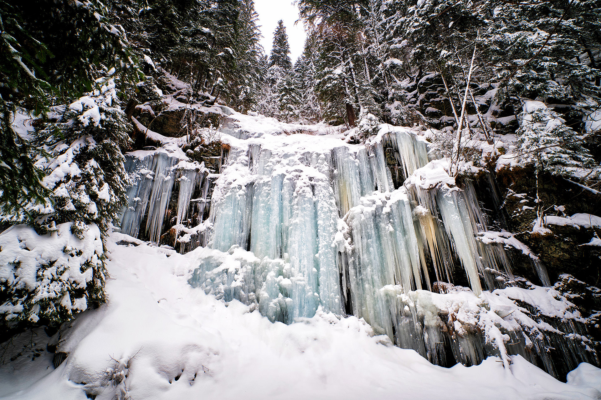 Drumul prin Cheila Jietului din Muntii Parang