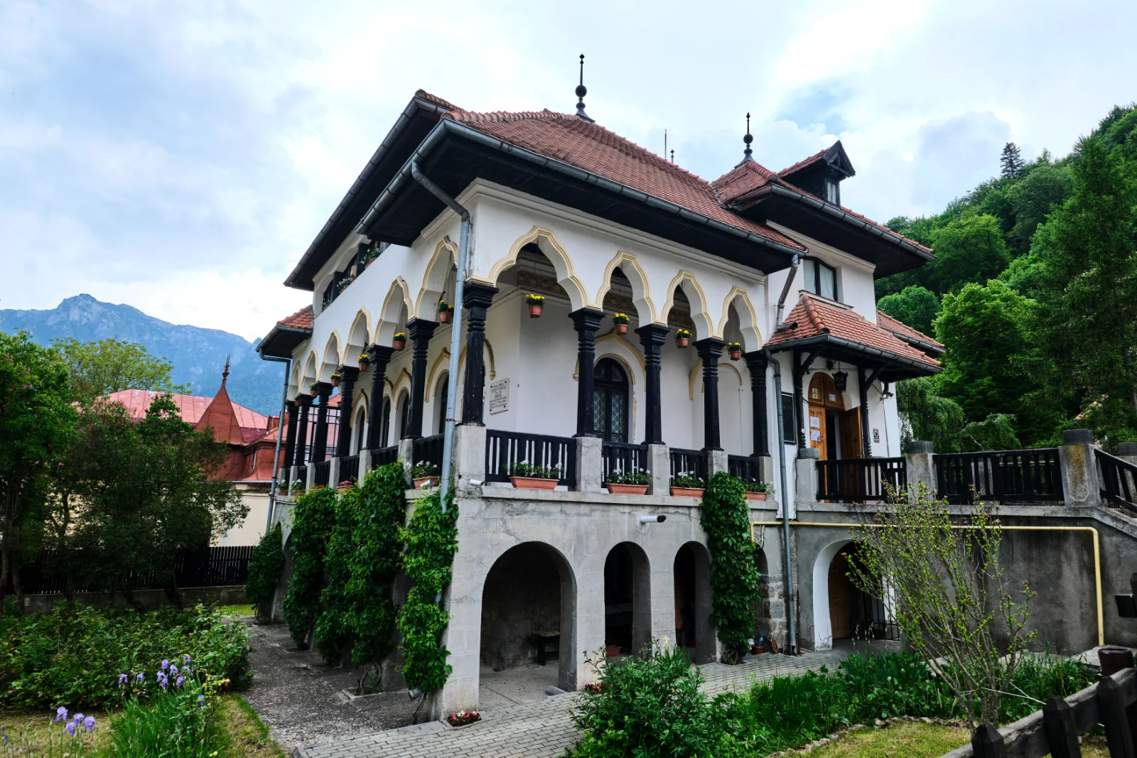 Ghid Turistic Destinatia Valea Prahovei - Muzeul Cezar Petrescu Busteni