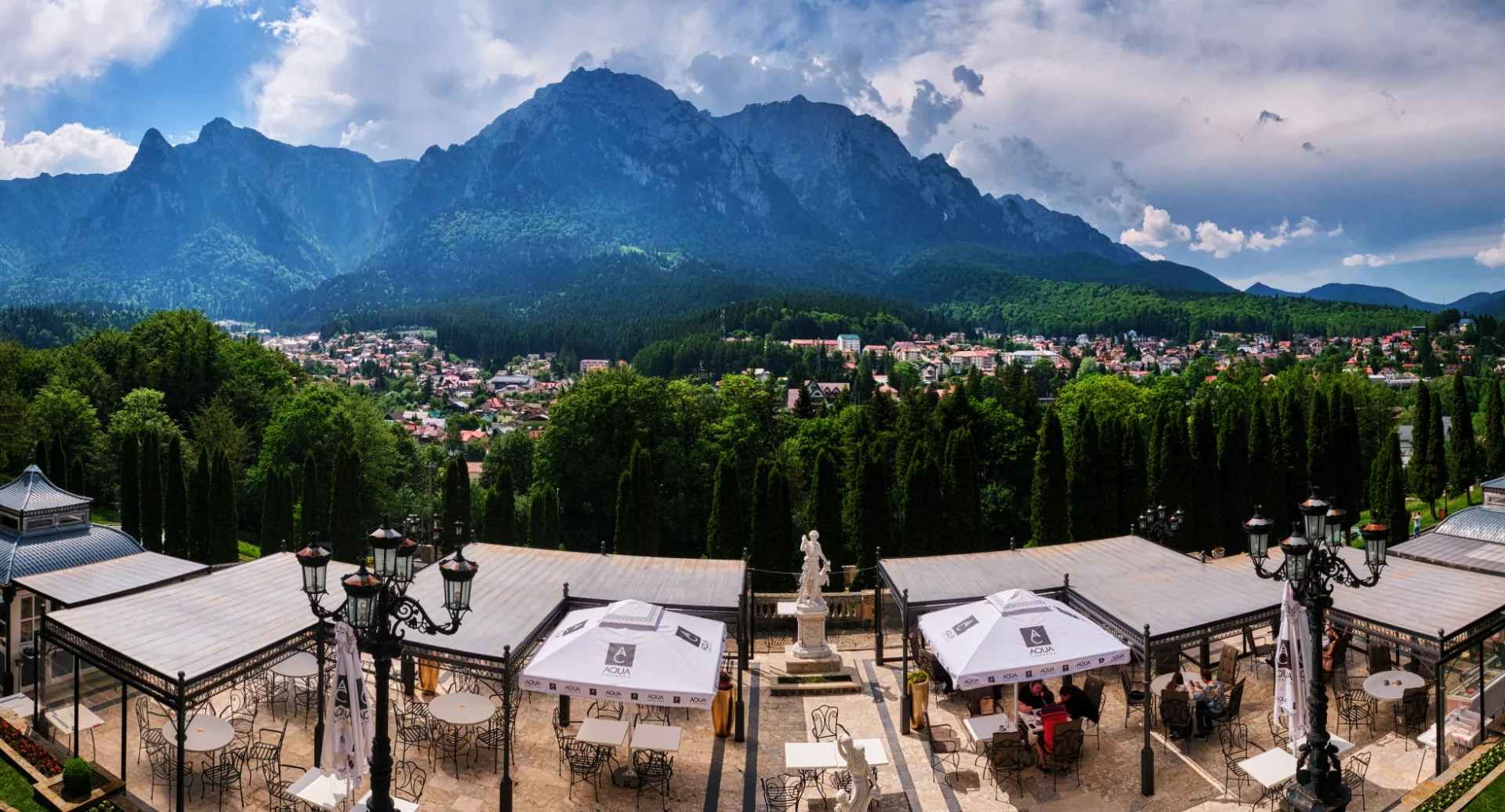 Ghid Turistic Destinatia Valea Prahovei - Panorama Busteni de la Castelul Cantacuzino