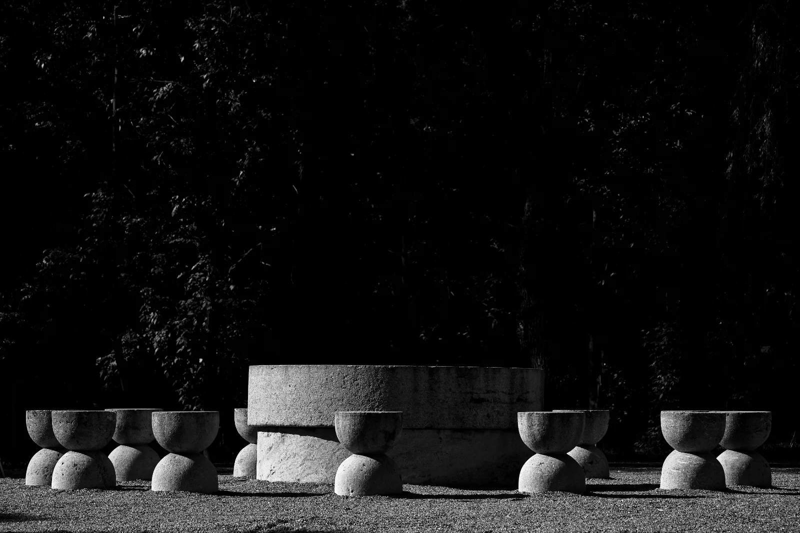 Masa Tacerii de pe Calea Eroilor din Targu Jiu de Constantin Brancusi 2