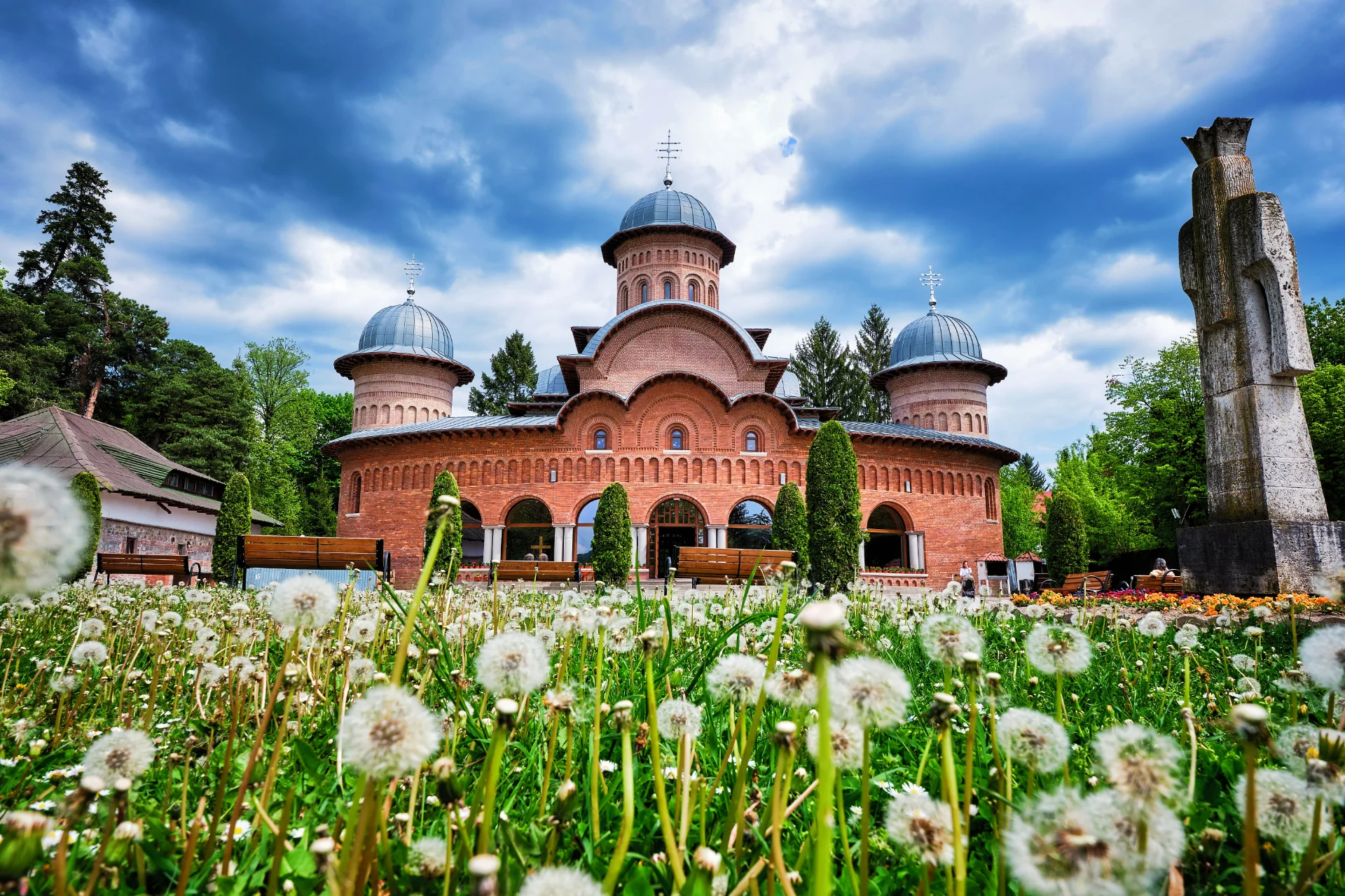 - Orașul și Mănăstirea Curtea de Argeș - 100 Destinații din România - 01