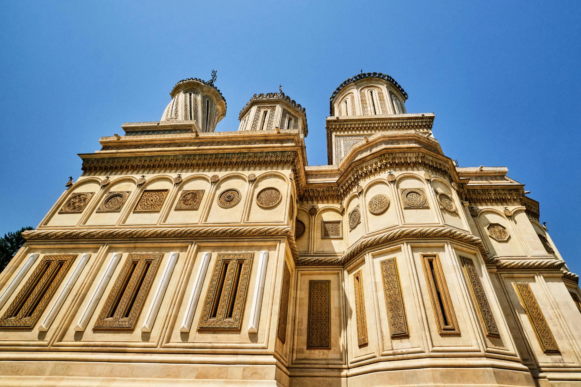 - Orașul și Mănăstirea Curtea de Argeș - 100 Destinații din România - 07