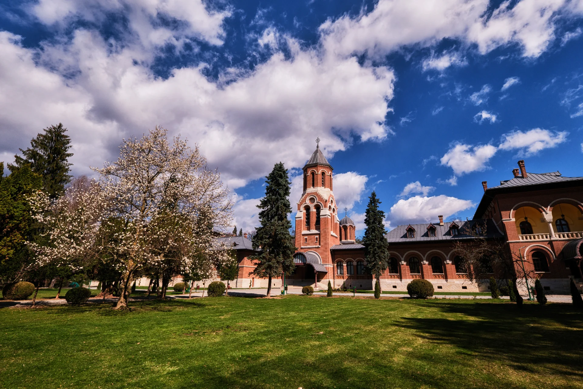 - Orașul și Mănăstirea Curtea de Argeș - 100 Destinații din România - 13