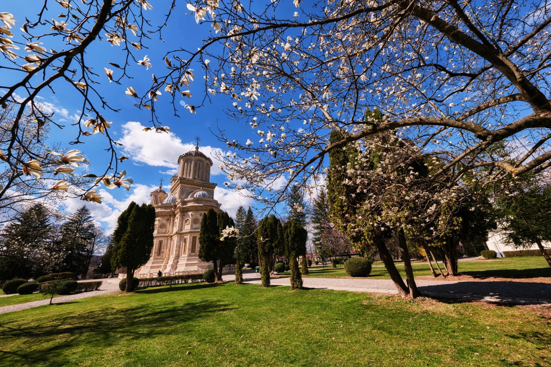 - Orașul și Mănăstirea Curtea de Argeș - 100 Destinații din România - 14