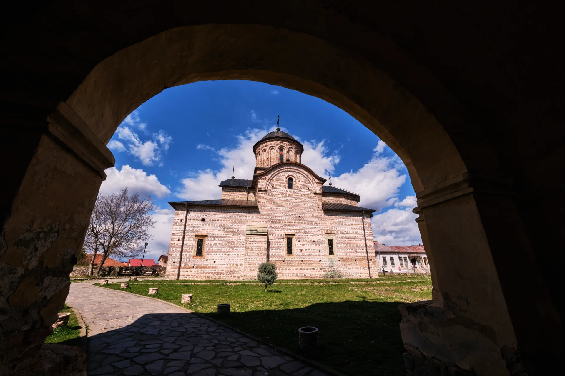 - Orașul și Mănăstirea Curtea de Argeș - 100 Destinații din România - 15