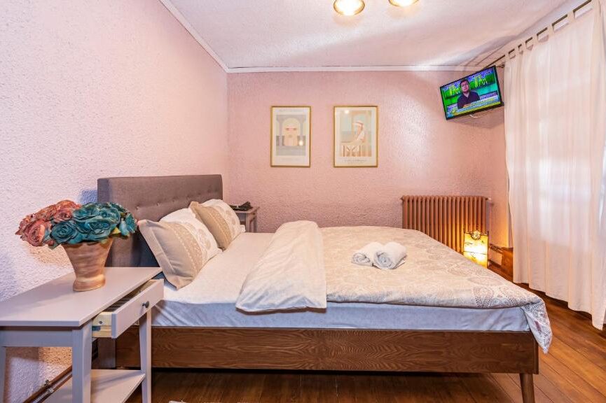 Accommodation Options around Bucharest - Toscana Villa Snagov