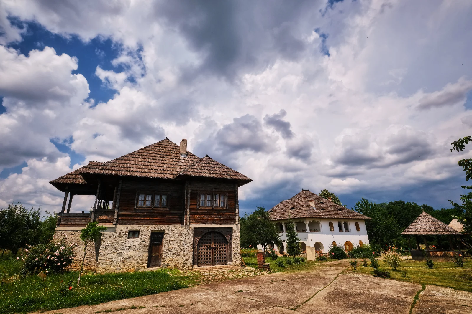 Sapte Atractii mai putin cunoscute din Gorj - Muzeul Satului Gorjenesc Curtisoara 2