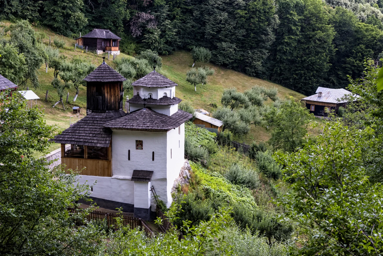 Sapte Atractii mai putin cunoscute din Gorj - Schitul Cioclovina de Jos