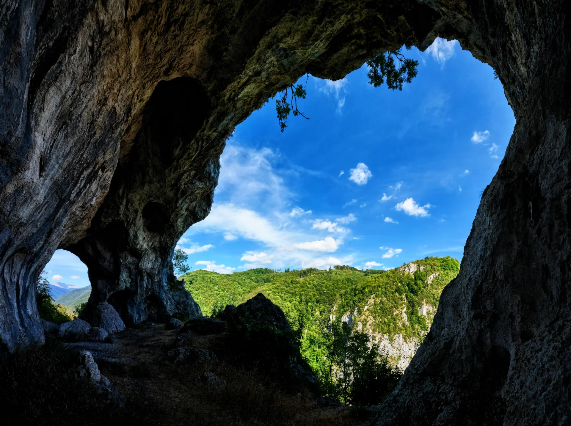 Sapte Atractii mai putin cunoscute din Gorj - Șura Hainducilor