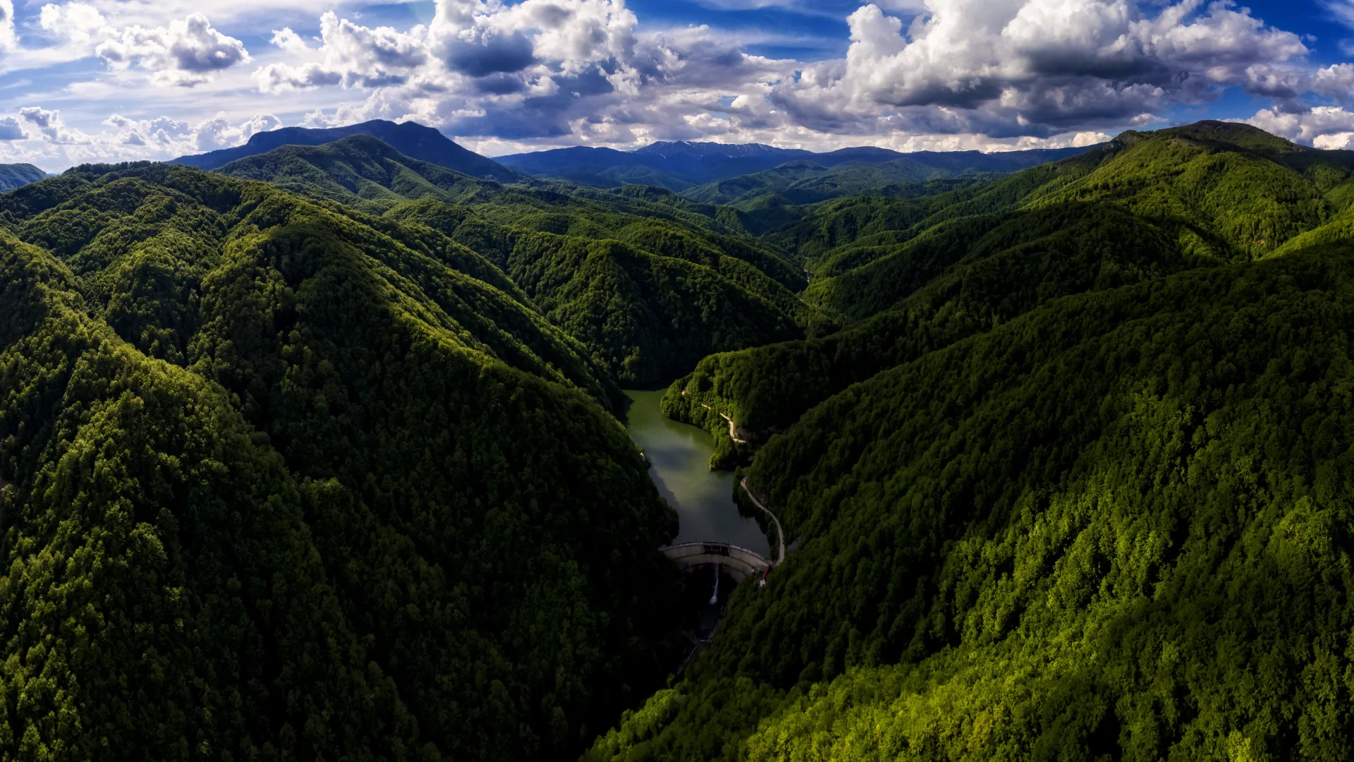 Sapte Atractii mai putin cunoscute din Gorj - Valea Bistrita Gorjeana Lacul Vaja