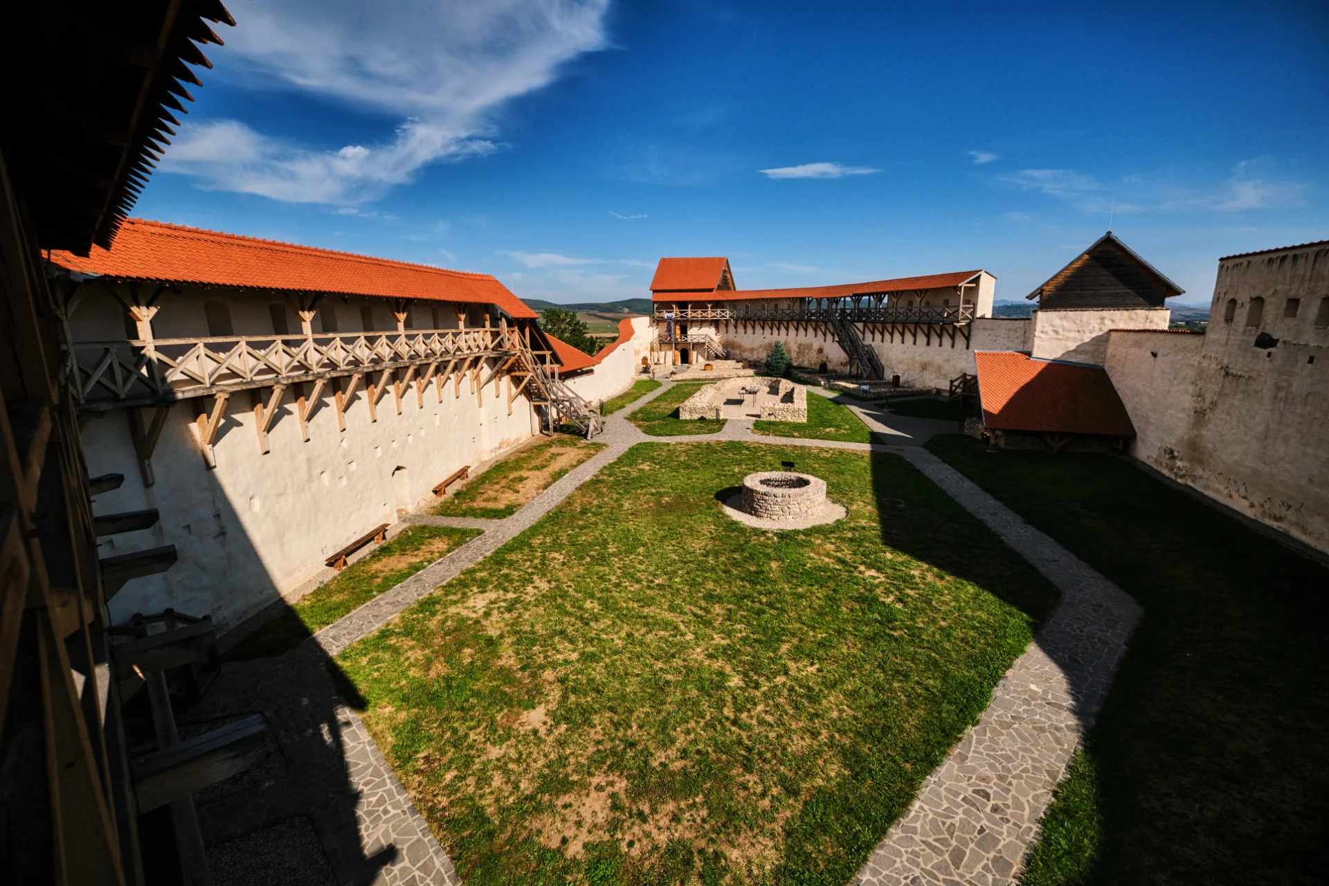 Țara Bârsei - Ghid Turistic Destinatii din Romania 43 - Cetatea Feldioara