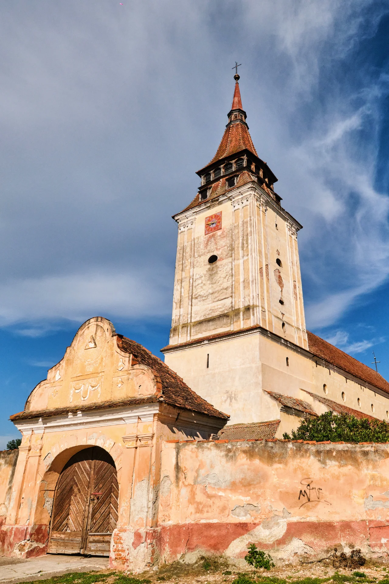 Țara Bârsei - Ghid Turistic Destinatii din Romania 44 - Biserica Evanghelică Feldioara