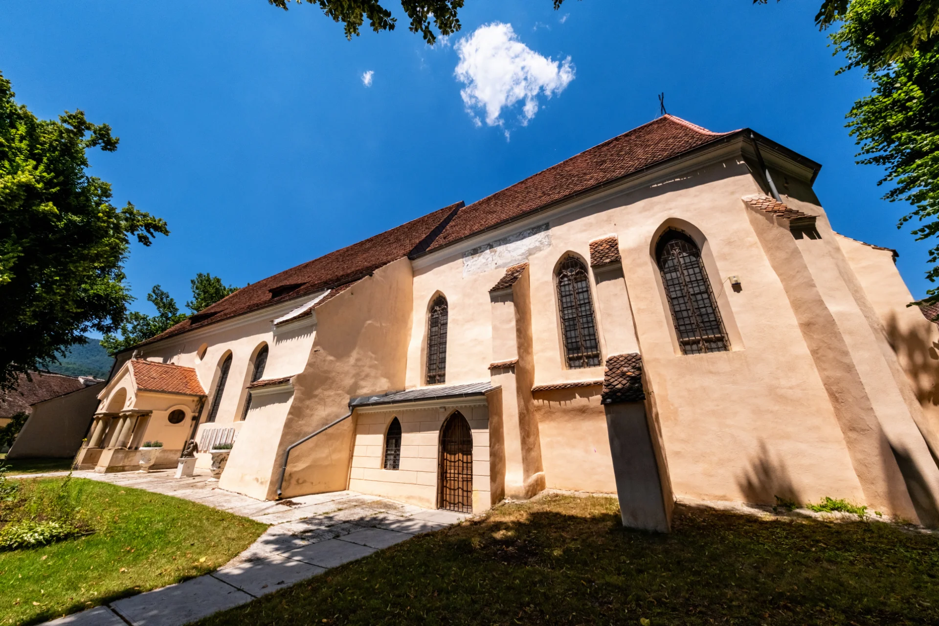 Țara Bârsei - Ghid Turistic Destinatii din Romania 62 - Biserica Fortificată Codlea
