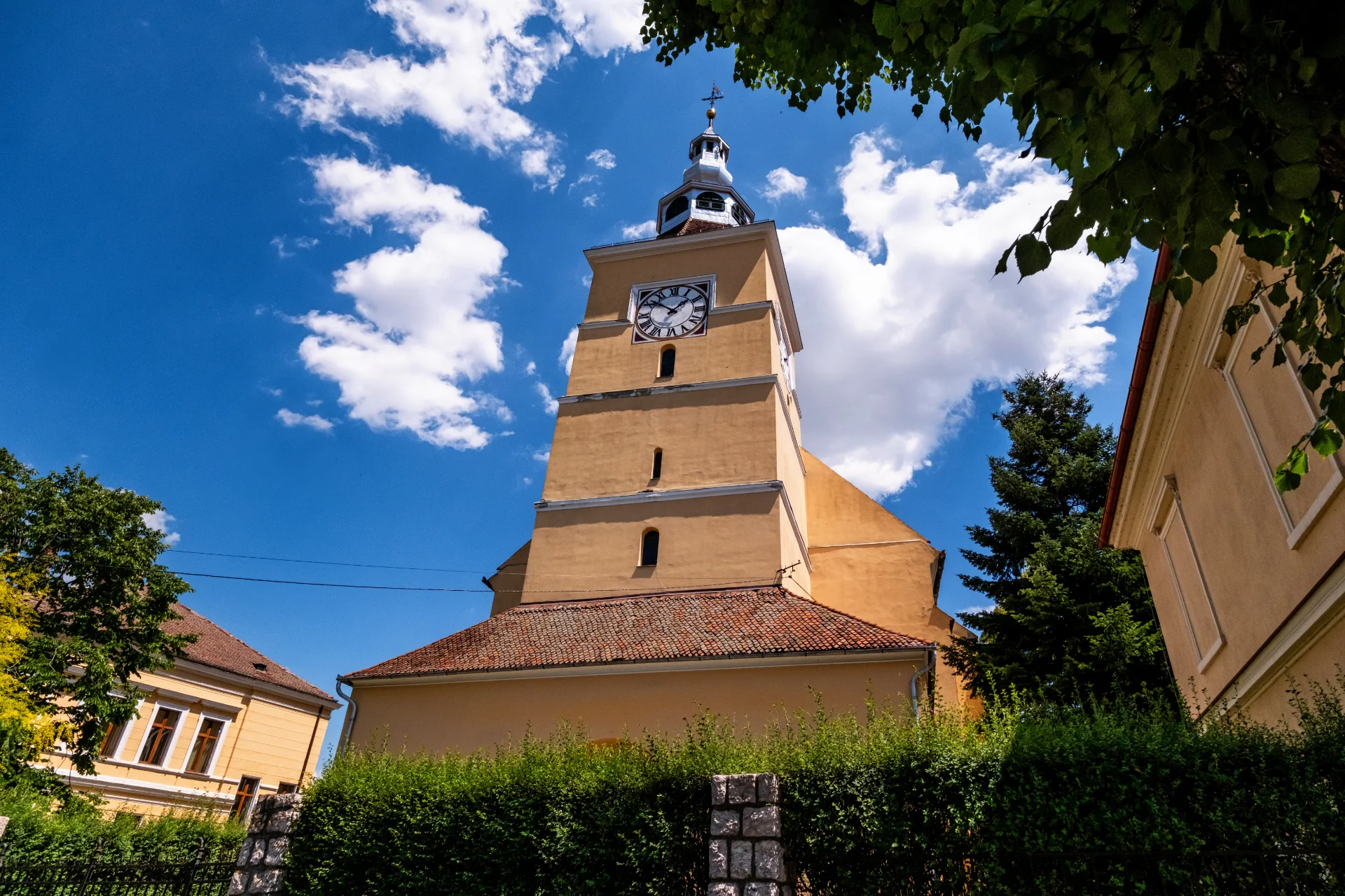 Țara Bârsei - Ghid Turistic Destinatii din Romania 64 - Biserica Fortificată Hălchiu