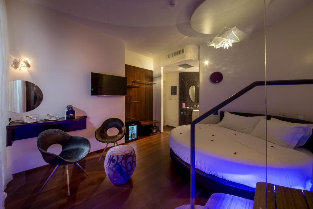 Top 10 Hoteluri Boutique Unice din Roma - Suite Sistina Hotel Roma 1