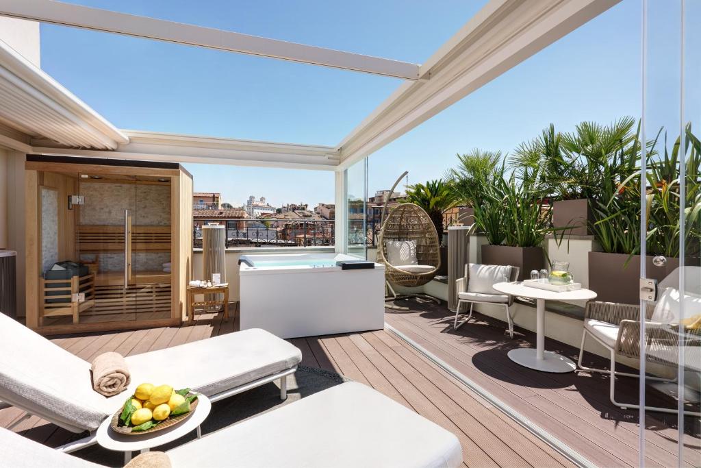 Top 10 Hoteluri Boutique Unice din Roma - The First Arte Hotel Roma 3