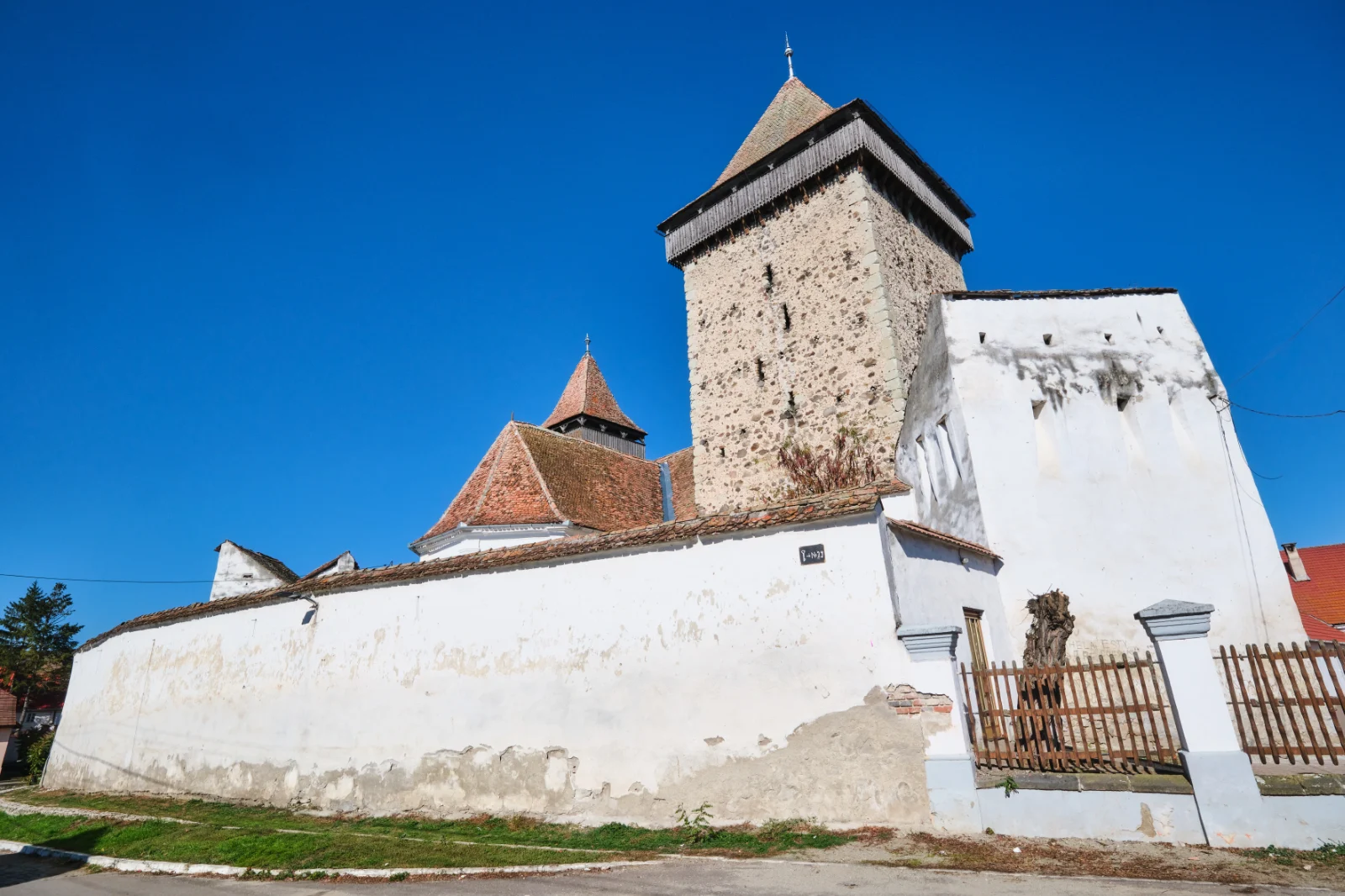 Biserica Evanghelică Fortificată Homorod - 100 Destinații din România 38