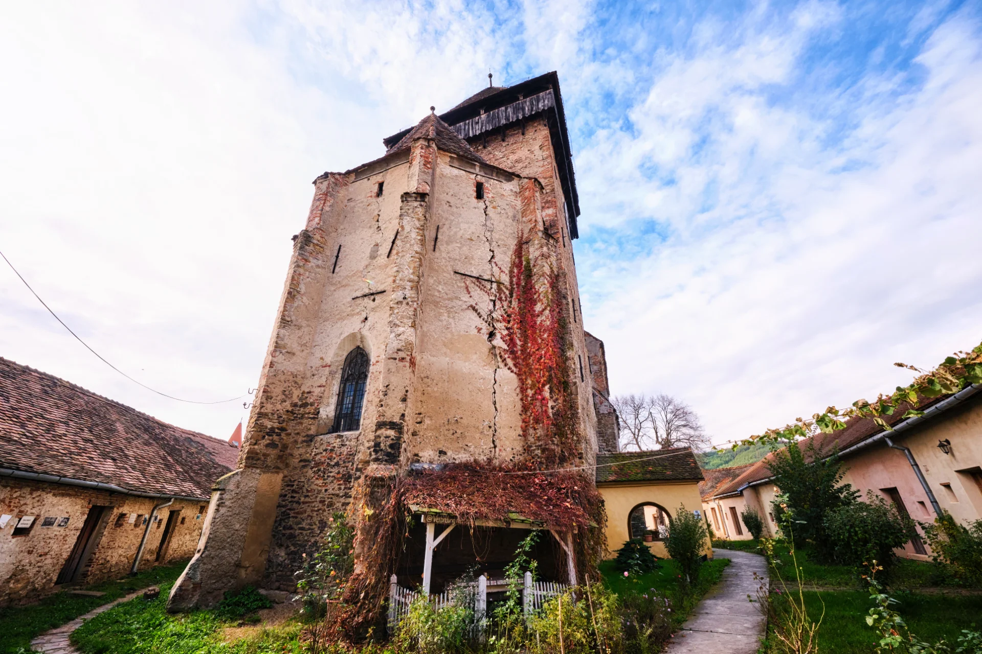 Biserica Fortificată Axente Sever - Colinele Transilvaniei 107