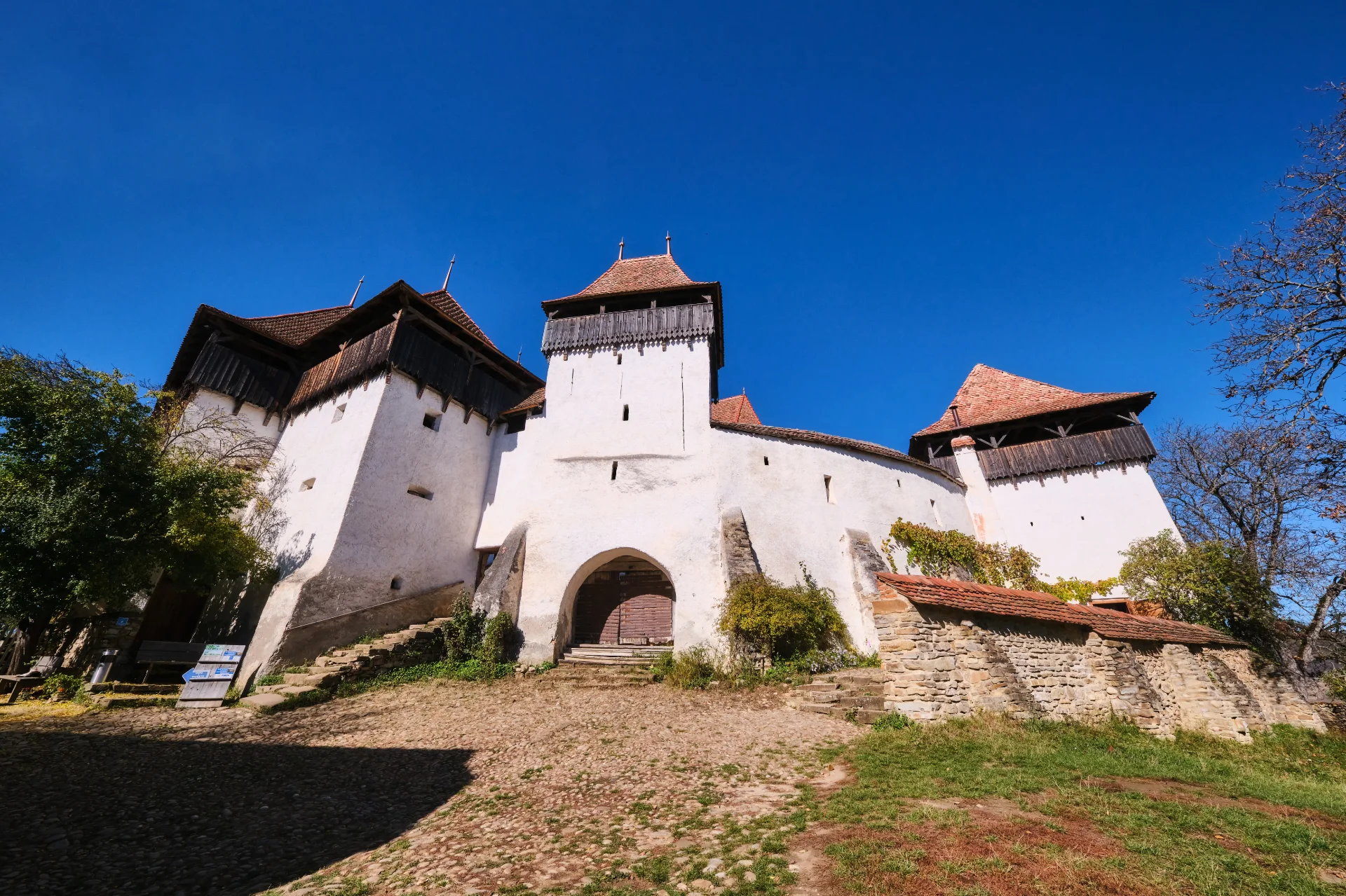 Biserica Fortificată Viscri - Colinele Transilvaniei 067