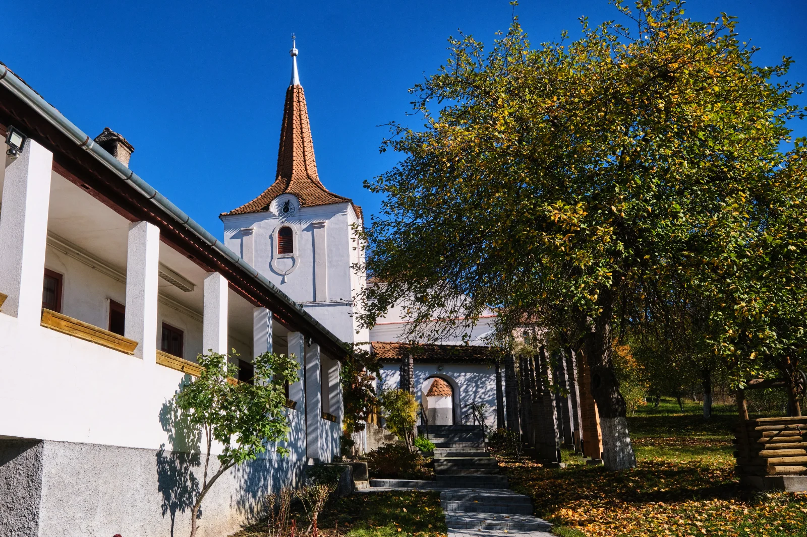 Biserica Reformată Hoghiz - 100 Destinații din România 34
