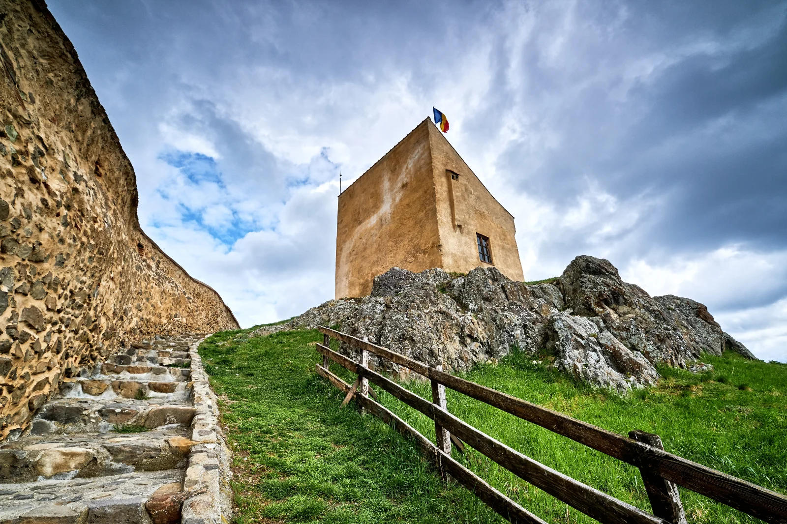 Cetatea Rupea - 100 Destinații din România 11