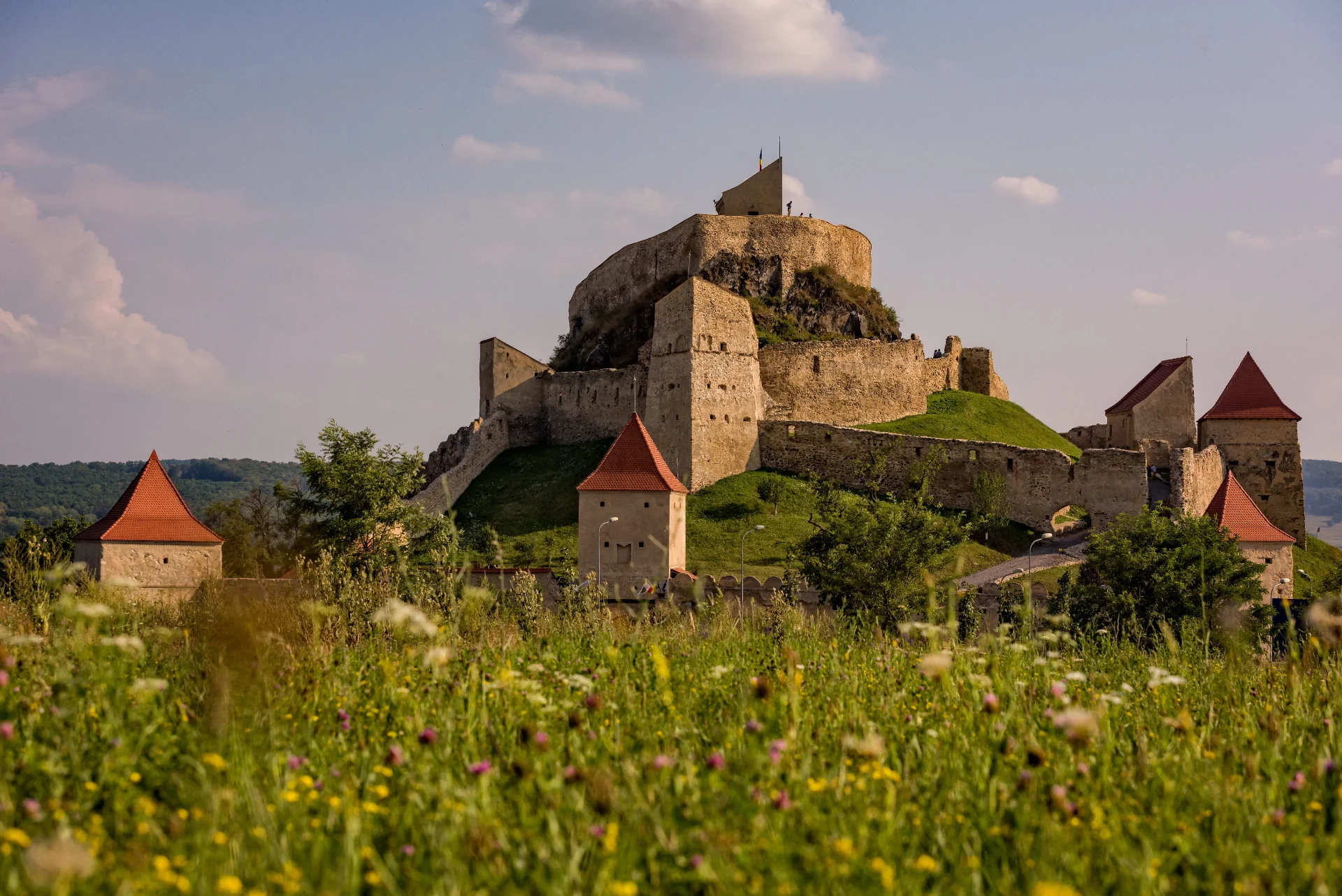 Cetatea Rupea si Complexul Racos - 100 Destinatii din Romania 01