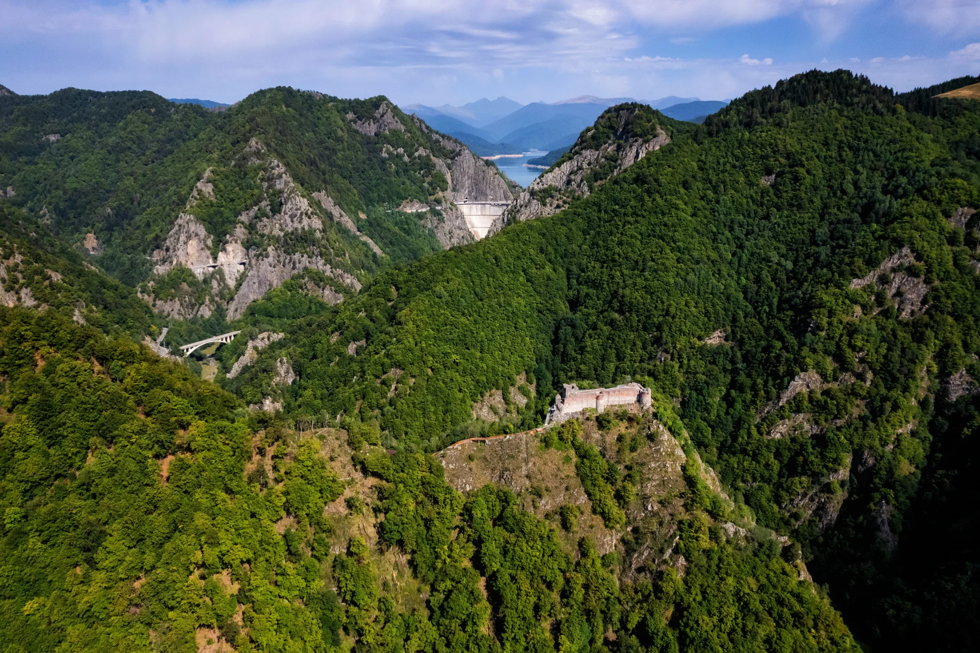 Drumul Transfăgărășan - 100 Destinații din România 15 - Cetatea Poenari si Barajul Vidraru
