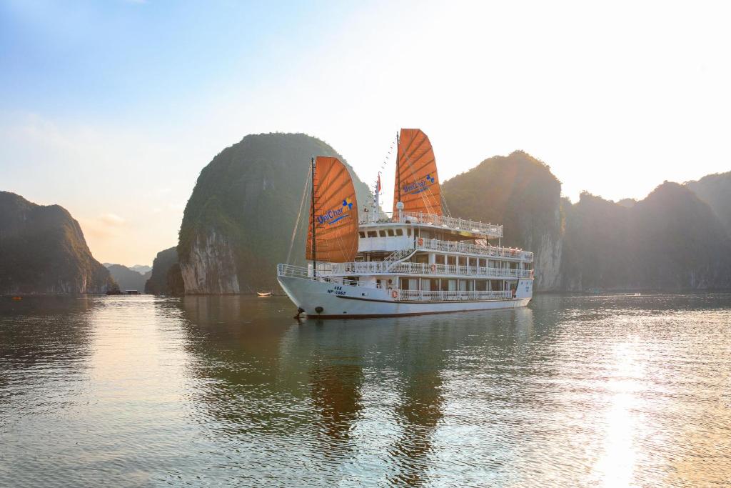 Recomandari Cazare in Vietnam - Cazare in Golful Halong - Unicharm Cruise