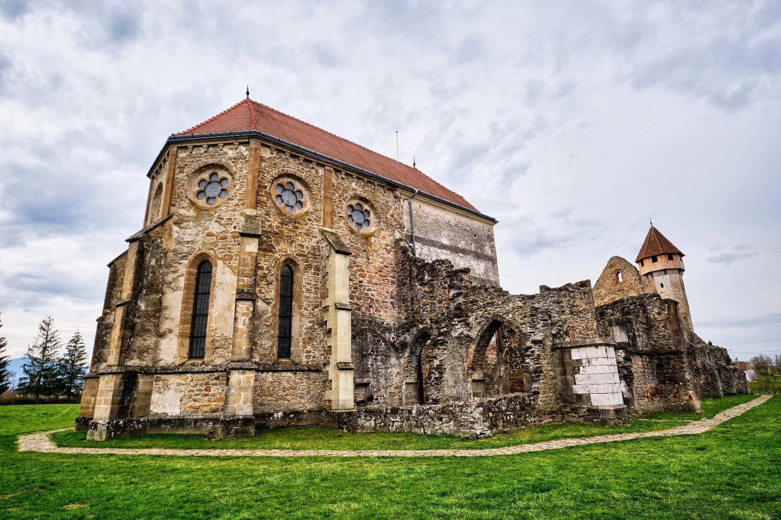 Țara Făgărașului - 100 Destinații România 02 - Mănăstirea Cisterciană Cârța