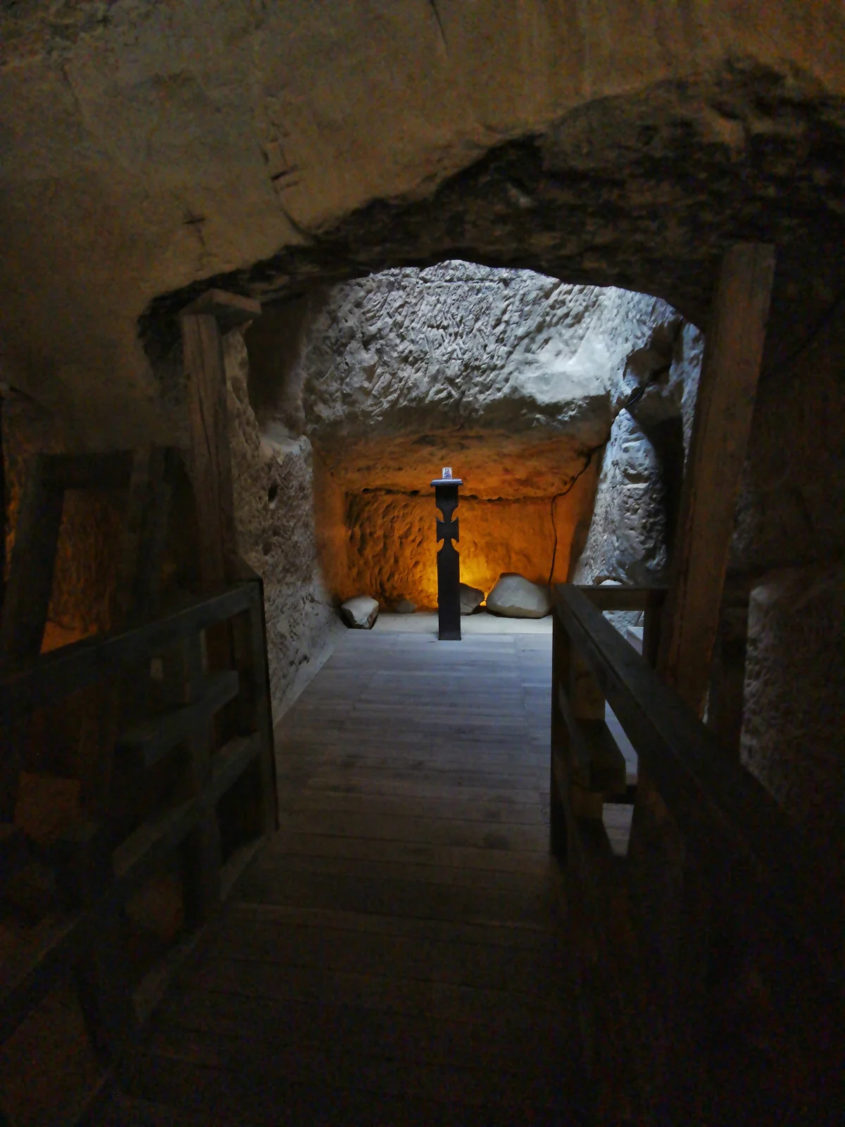 Țara Făgărașului - 100 Destinații România 19 - Mănăstirea Rupestră Șinca Veche