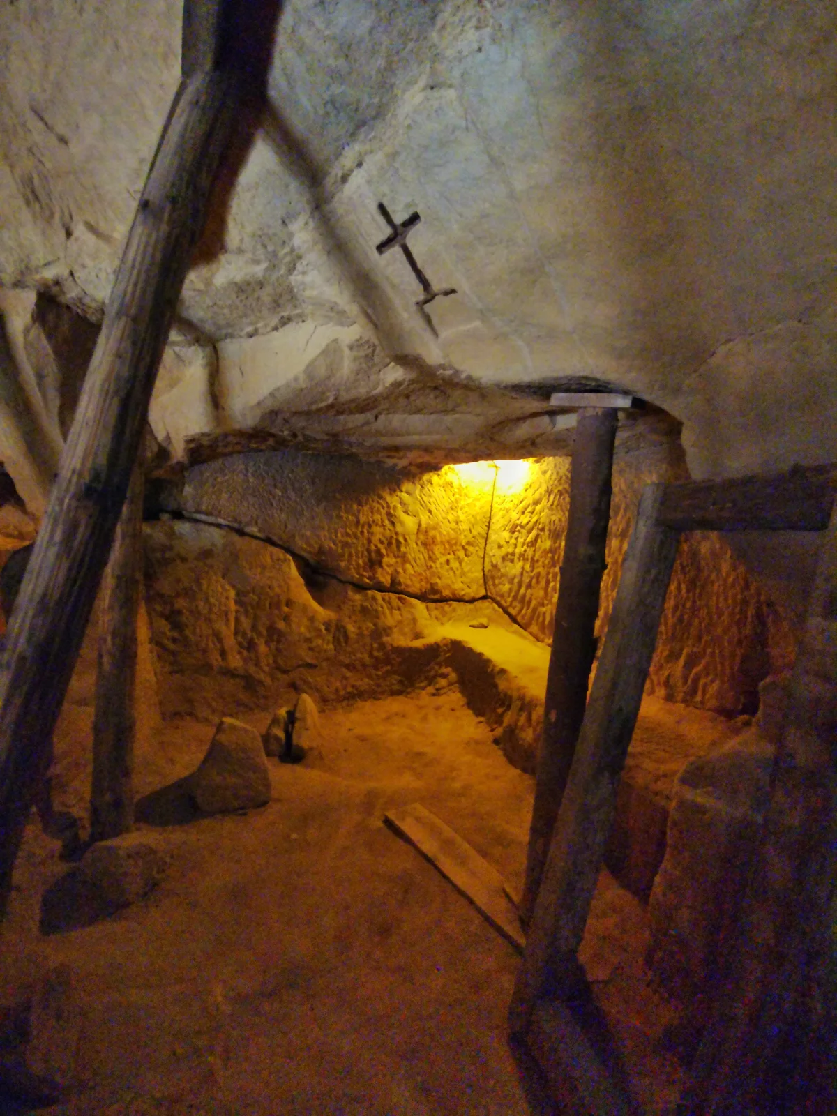 Țara Făgărașului - 100 Destinații România 20 - Mănăstirea Rupestră Șinca Veche