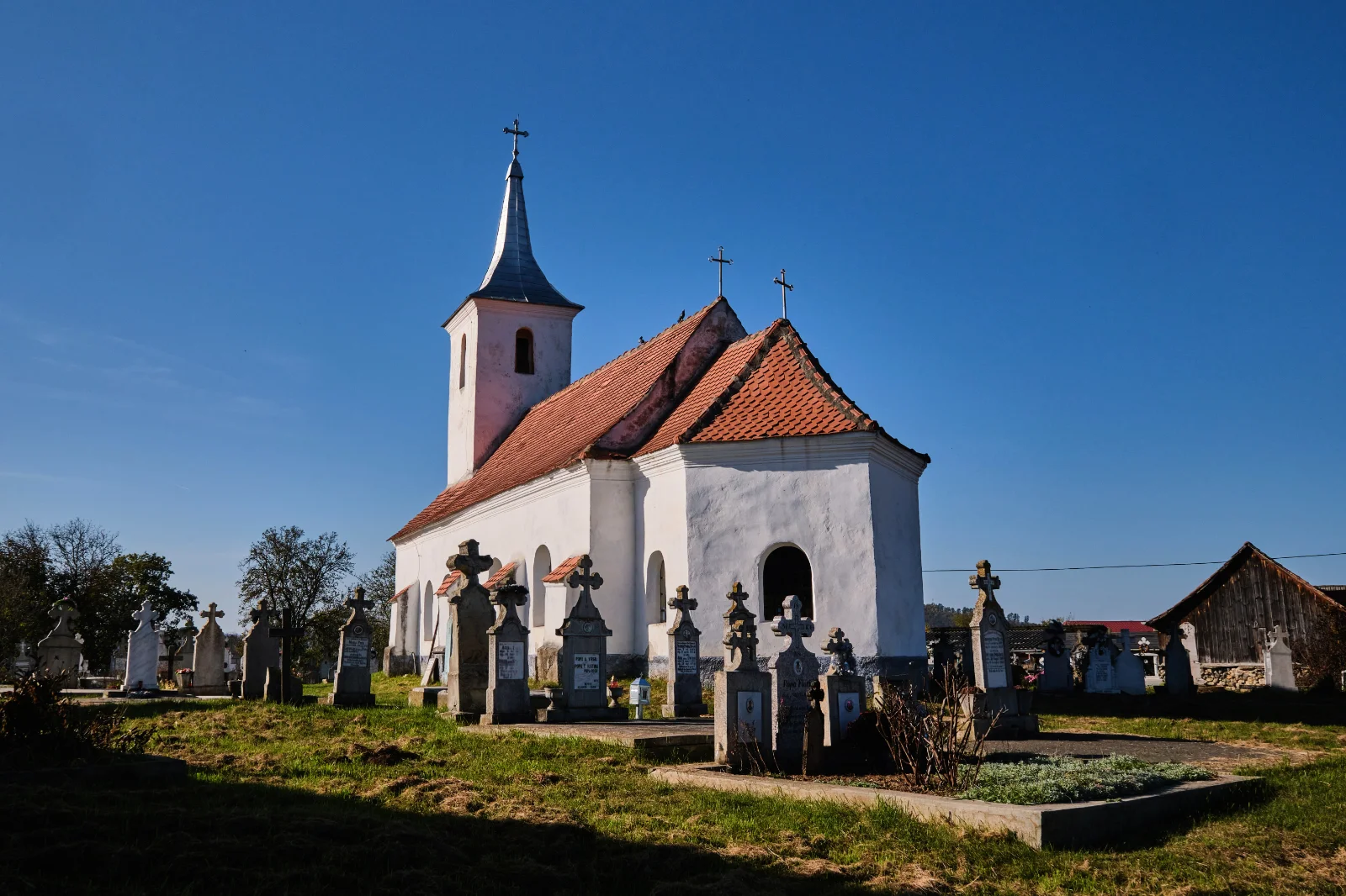 Țara Făgărașului - 100 Destinații România 46 - Biserica Comăna de Jos
