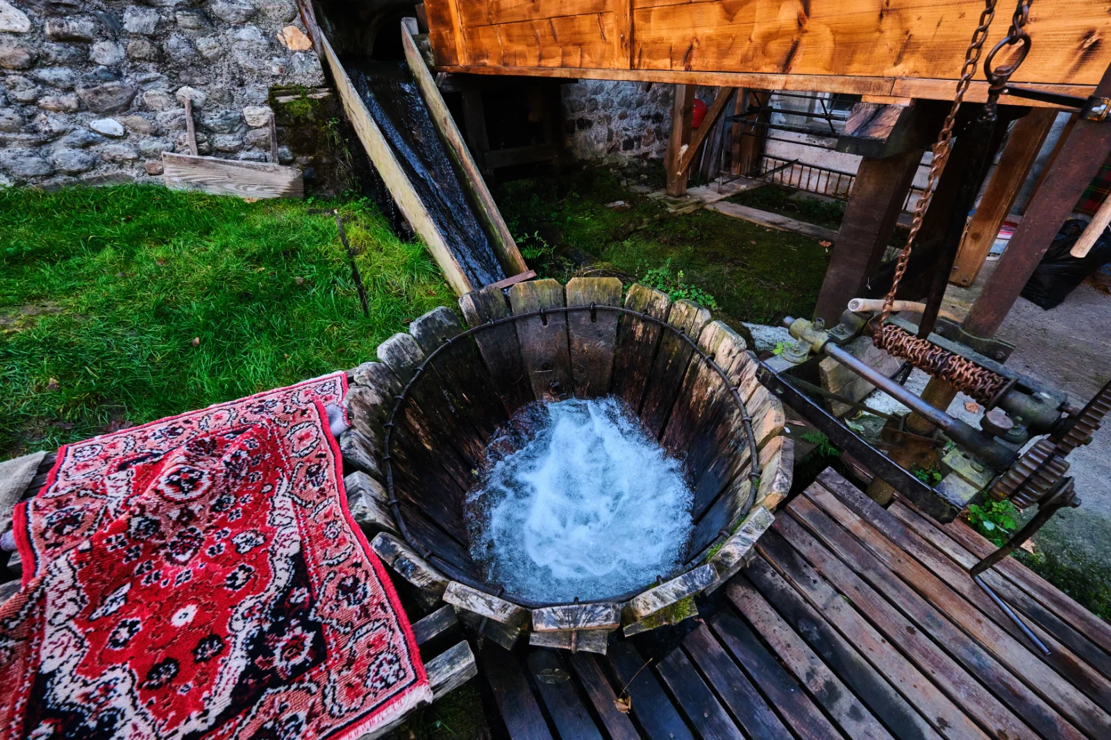 Țara Făgărașului - 100 Destinații România 47 - Vâltorile de la Lisa