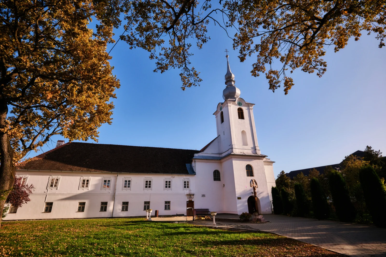 Țara Făgărașului - 100 Destinații România 48 - Mănăstirea Franciscană Făgăraș